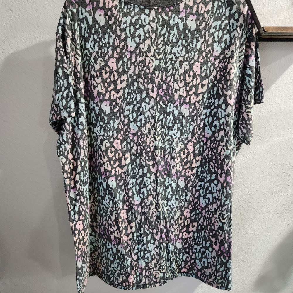🐆Multicolor Leopard Tee - Picture 2 of 3